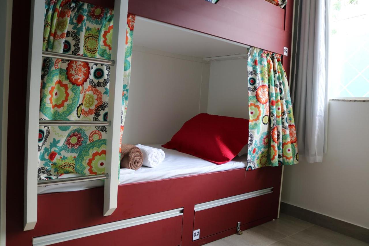 Cama em Quarto Compartilhado Misto com 4 Camas,1021896400:JPEG